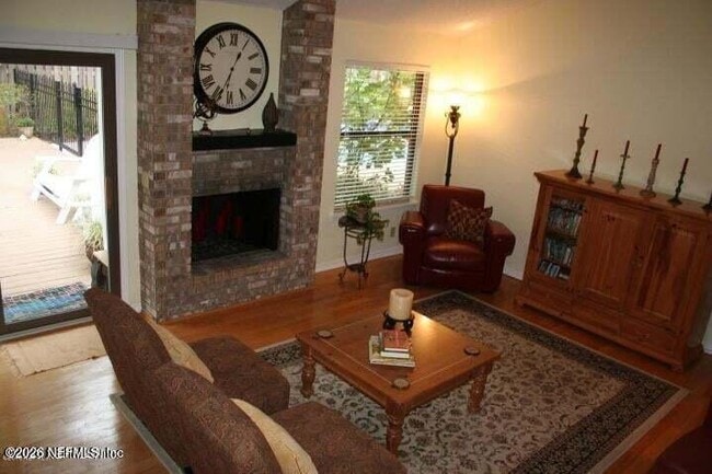 Building Photo - 1841 Twelve Oaks Ln E