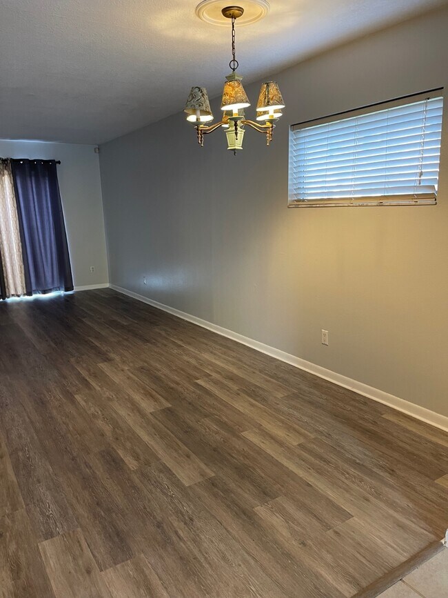 Building Photo - 817 Orchid Springs Dr