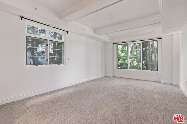 Building Photo - 10795 Wilshire Blvd