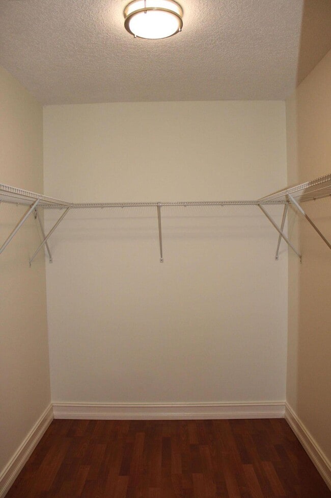 Building Photo - 4327 Palm Forest Dr N