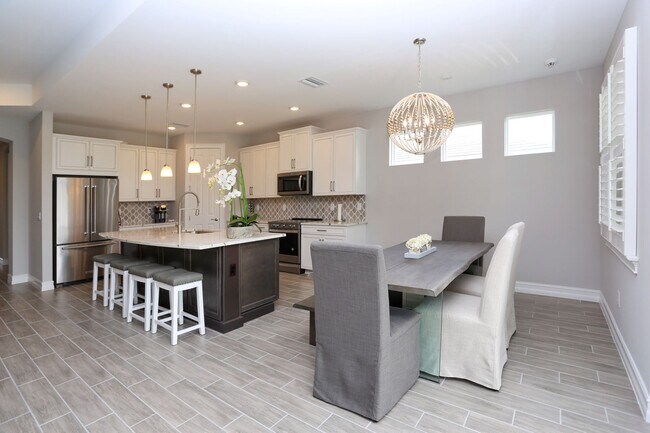 Building Photo - **Brand New, Bright & Beautiful Bonita Spr...