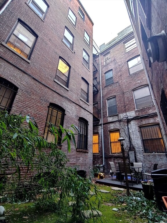 Building Photo - 61 W Cedar St