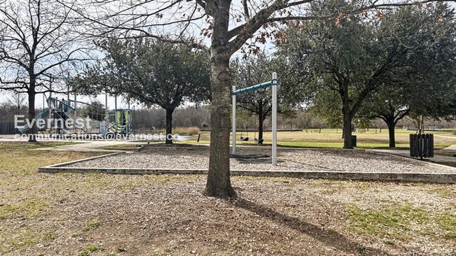 Building Photo - 3 Bed, 2 Bath Home with Garage / Pet-Friendly / Available Now!