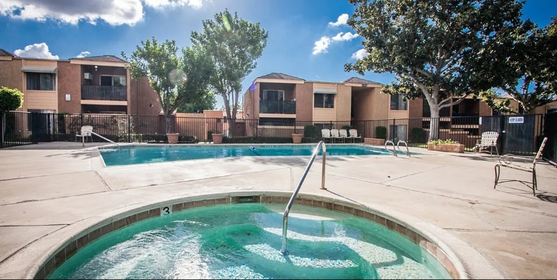 Building Photo - 1440 Oak Dr