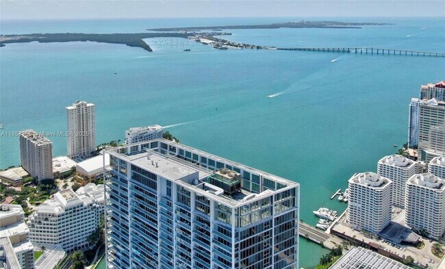 Building Photo - 495 Brickell Ave