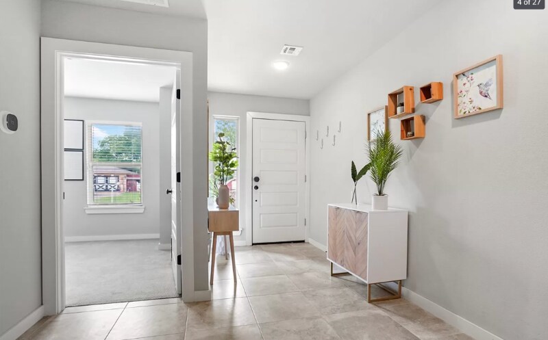 Building Photo - 121 S Cedar Ave