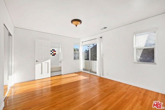 Building Photo - 1050 Centinela Ave