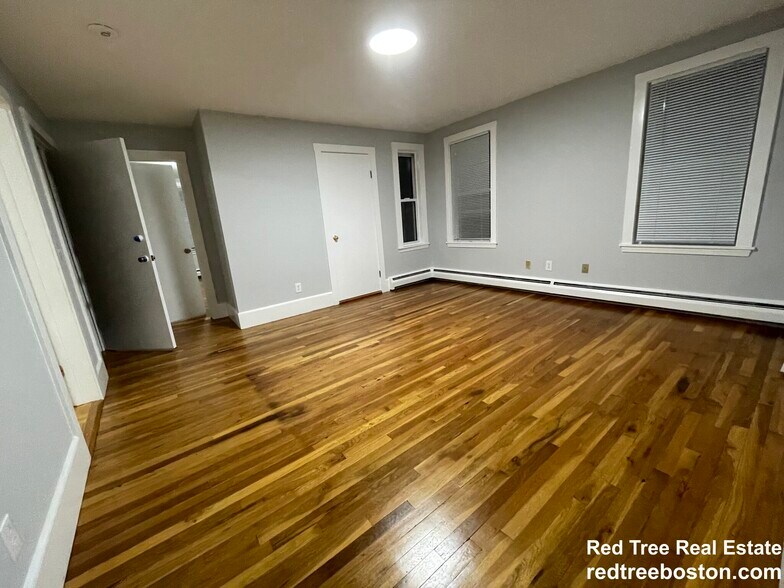 Building Photo - 6 Otis St