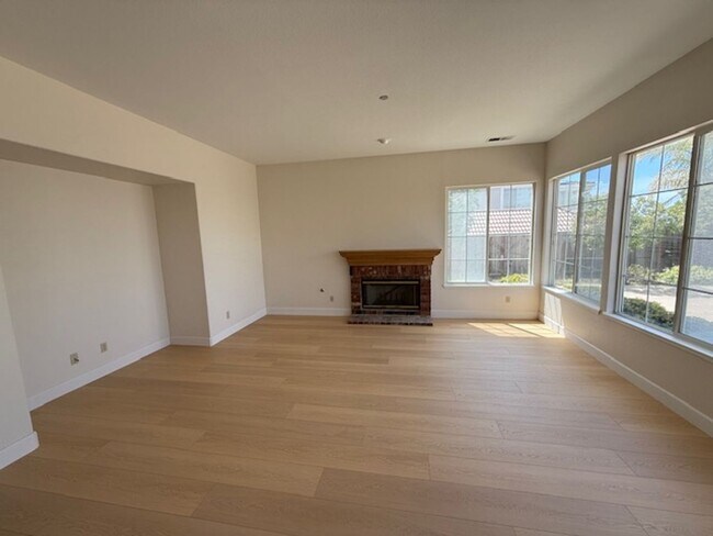Building Photo - 48401 Costa Mesa Terrace