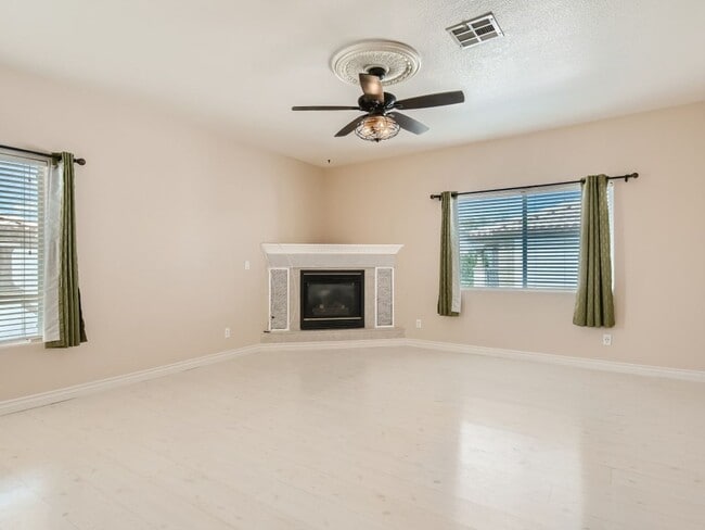 Building Photo - AMAZING COMPLETELY REMODELED CONDO IN NW