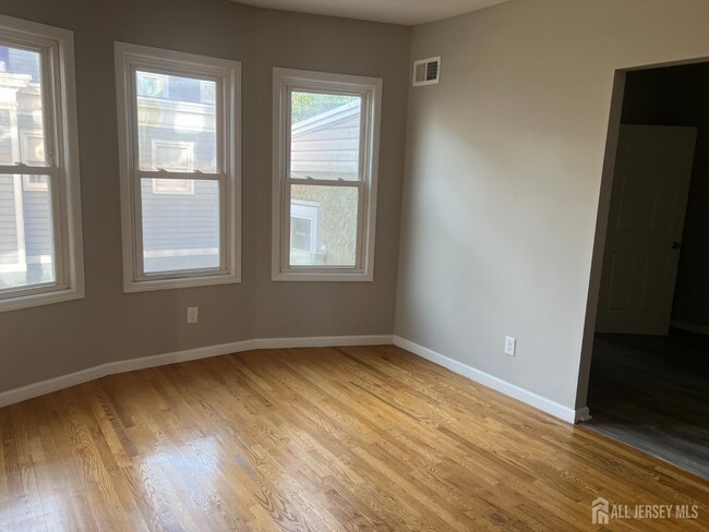 Building Photo - 104 W High St