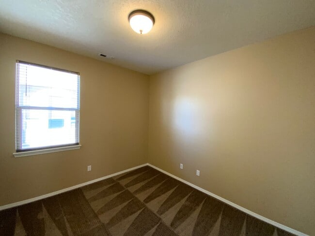 Building Photo - 3 Bedroom Single Story Home Available Near...
