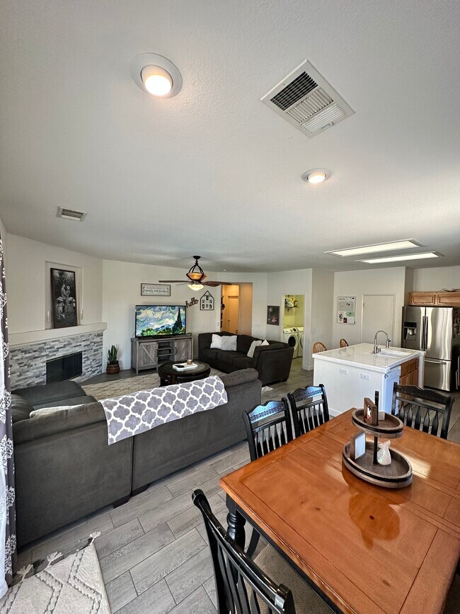 Building Photo - 40569 Morris St