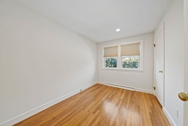 Building Photo - 55 Evelyn Rd