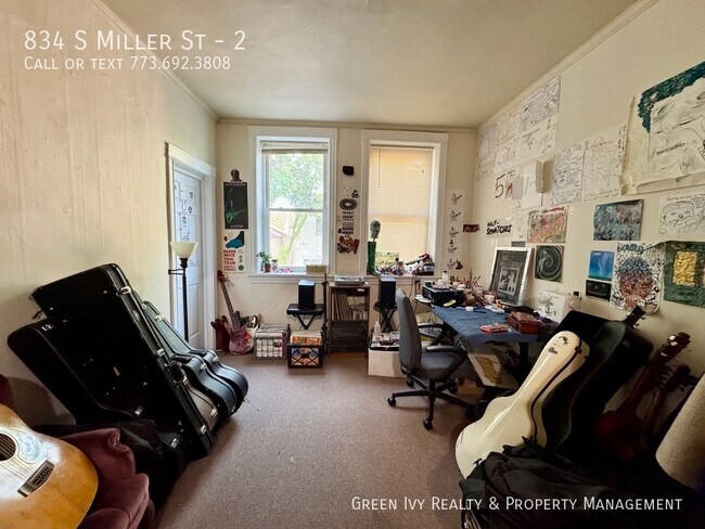 Building Photo - 834 S Miller St