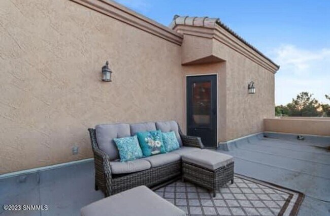 Building Photo - $500 off first months rent, Gorgeous Home ...