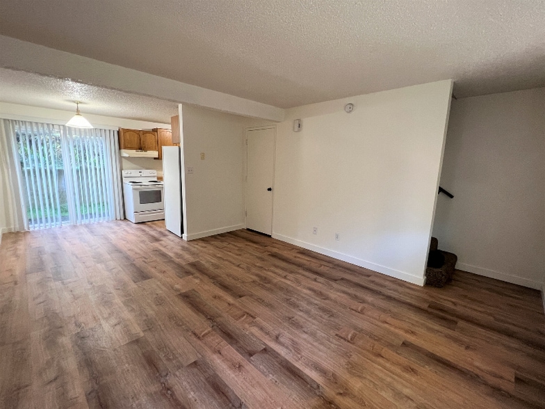 Building Photo - 931 Salmon Ave