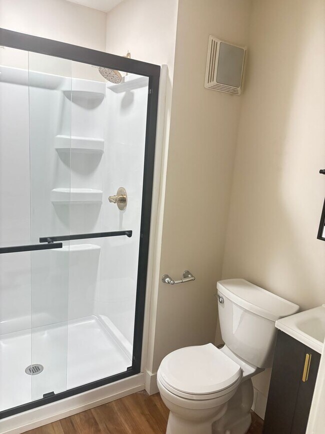 Building Photo - Newly Remodeled 4 Bedroom by Electric Works