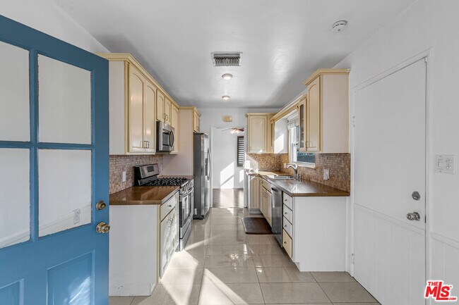 Building Photo - 6701 Blewett Ave