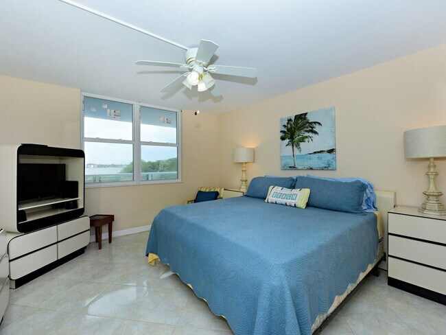 Building Photo - 3450 S Ocean Blvd