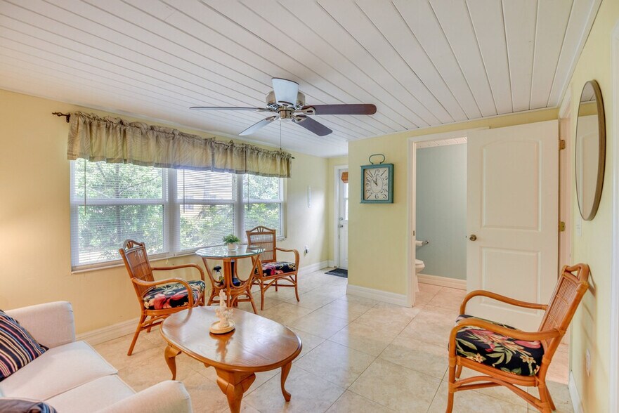 Building Photo - 8 Tropical Dr