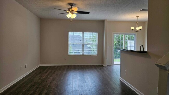 Building Photo - Brentwood Town home for lease