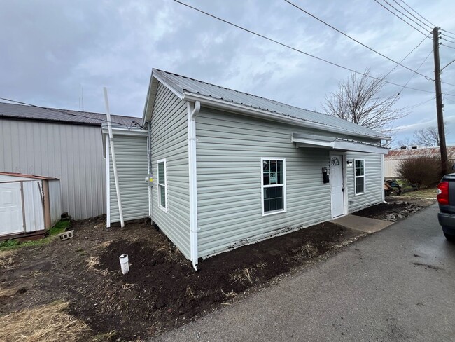 Primary Photo - Low-Maintenance Living: 2-Bed in Lawrenceburg