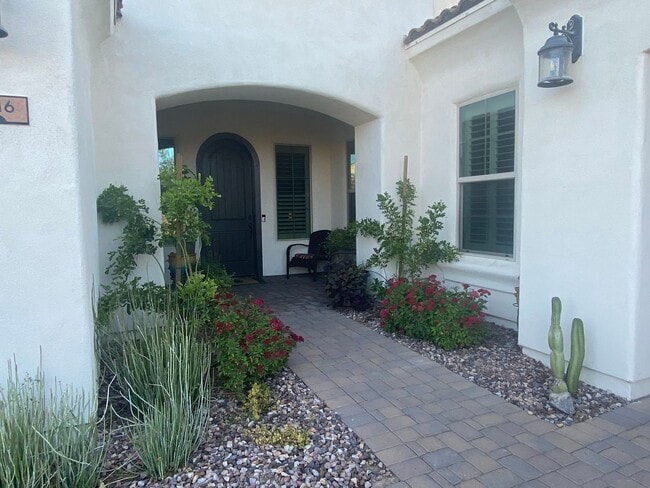 Building Photo - Coming Soon: Gorgeous 5bed/4 bath with Ove...