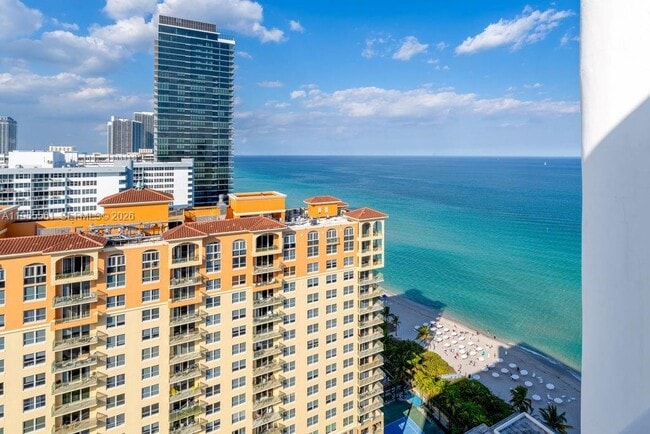 Building Photo - 3140 S Ocean Dr