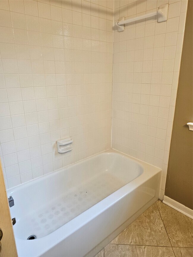 Building Photo - 27182 Kings Manor Dr S