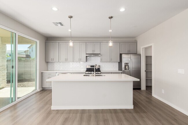 Building Photo - BEAUTIFUL PHOENIX HOME IN GATED COMMUNITY!