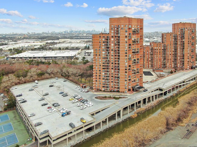 Building Photo - 325 Harmon Cove Tower