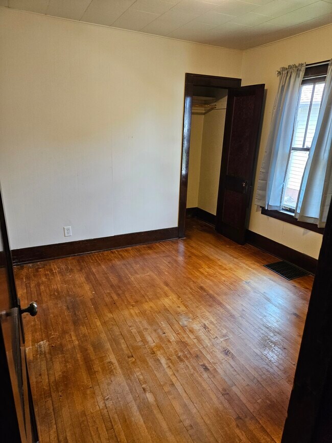 Building Photo - 514 3rd St SW