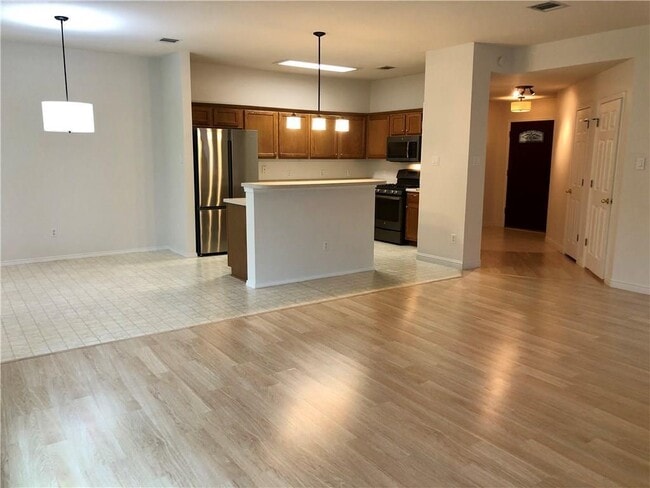 Building Photo - 1515 Lochaline Loop