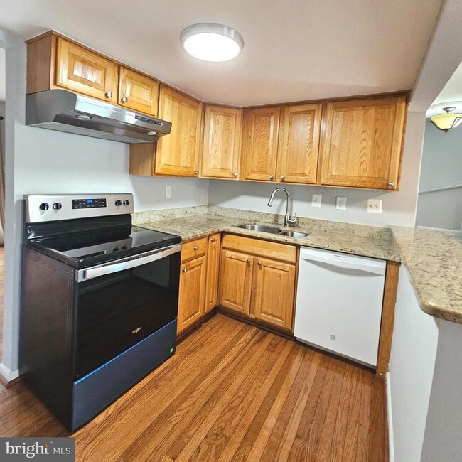 Building Photo - 9657 Lindenbrook St