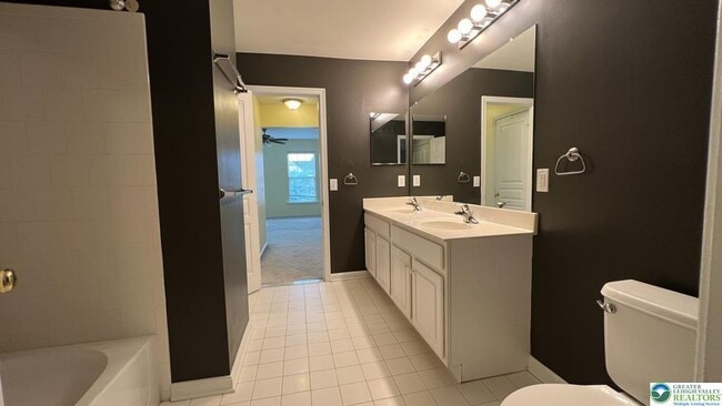 Building Photo - 1839 Majestic Dr