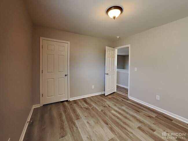 Building Photo - 2644 Jordan Ridge Dr