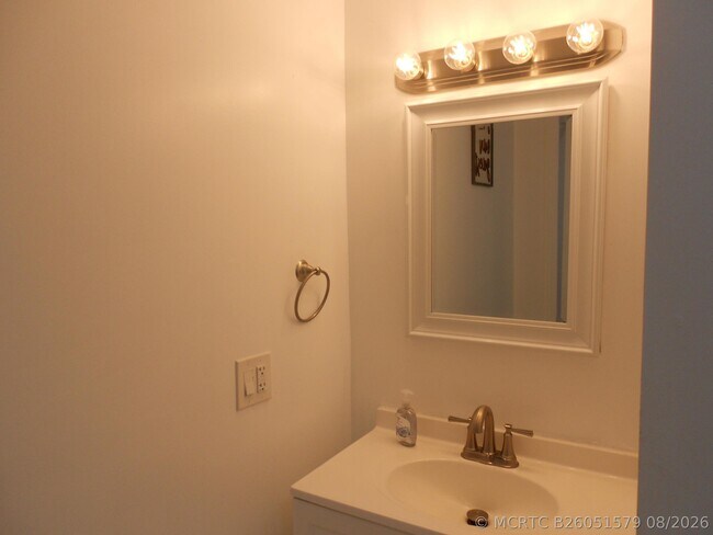 Building Photo - 817 NW 30th Ct