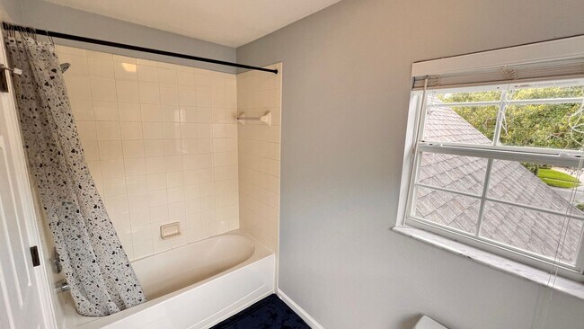 Building Photo - Available NOW! Stunning 4-Bedroom Home in ...