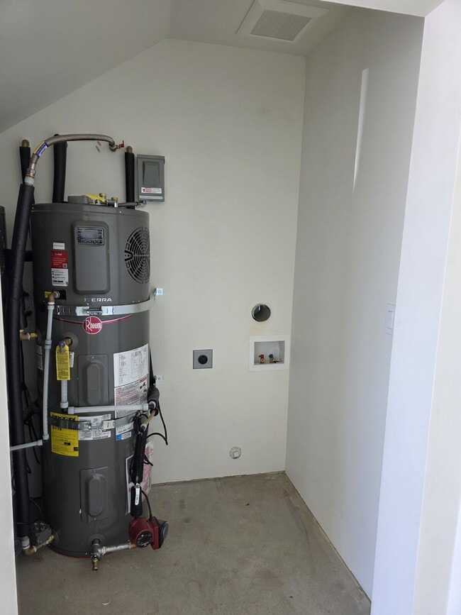 Building Photo - AVAILABLE NOW - 1 Bed, 1 Bath Morro Bay Apartment with Ocean View