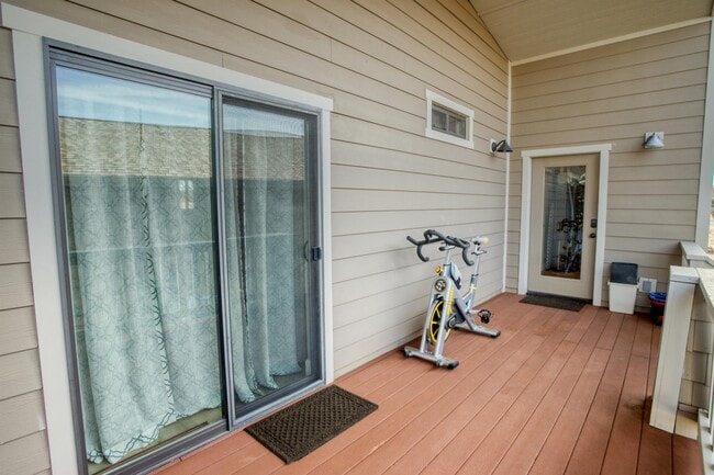 Building Photo - 600 S Ridge Dr