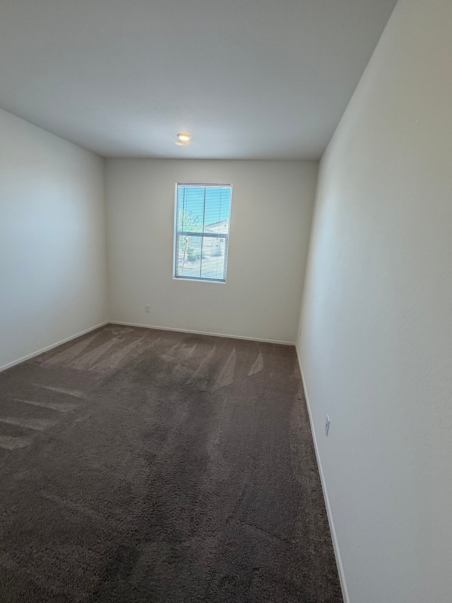 Building Photo - 1675 W Pima Ave