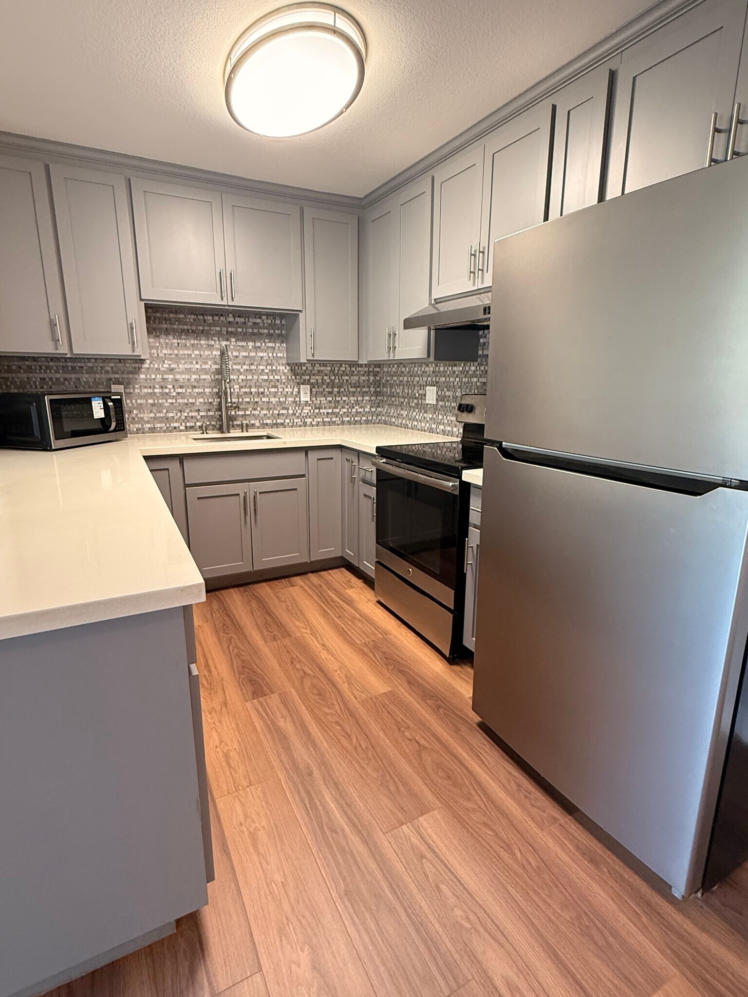 Building Photo - 755 14th Ave