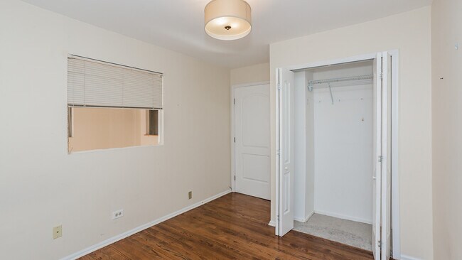 Building Photo - 5510 S Cornell Ave