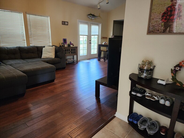 Entryway - 4833 SW 91st Ter