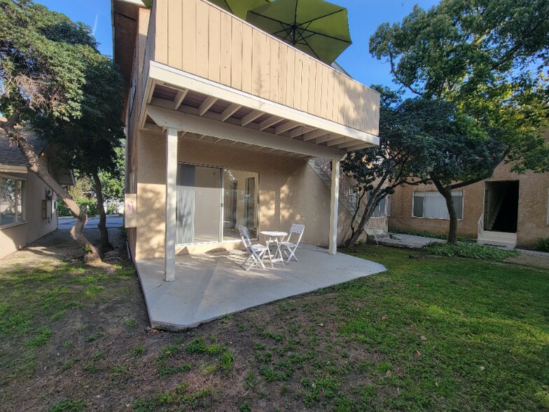 Building Photo - 13531 Wyandotte St