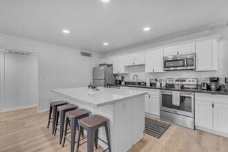 Building Photo - Modern 4BR Scottsdale Home w/ Guest Suite, EV Charger, Huge Backyard & Splash Pad