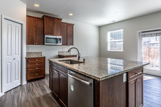 Building Photo - Amazing 4 bedroom home in Stewart Crossing!