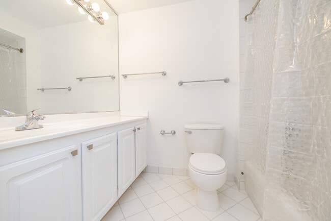 Building Photo - 345 N La Salle Dr