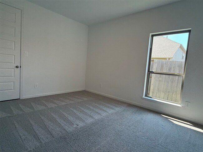 Building Photo - 4942 Hitchings Ct